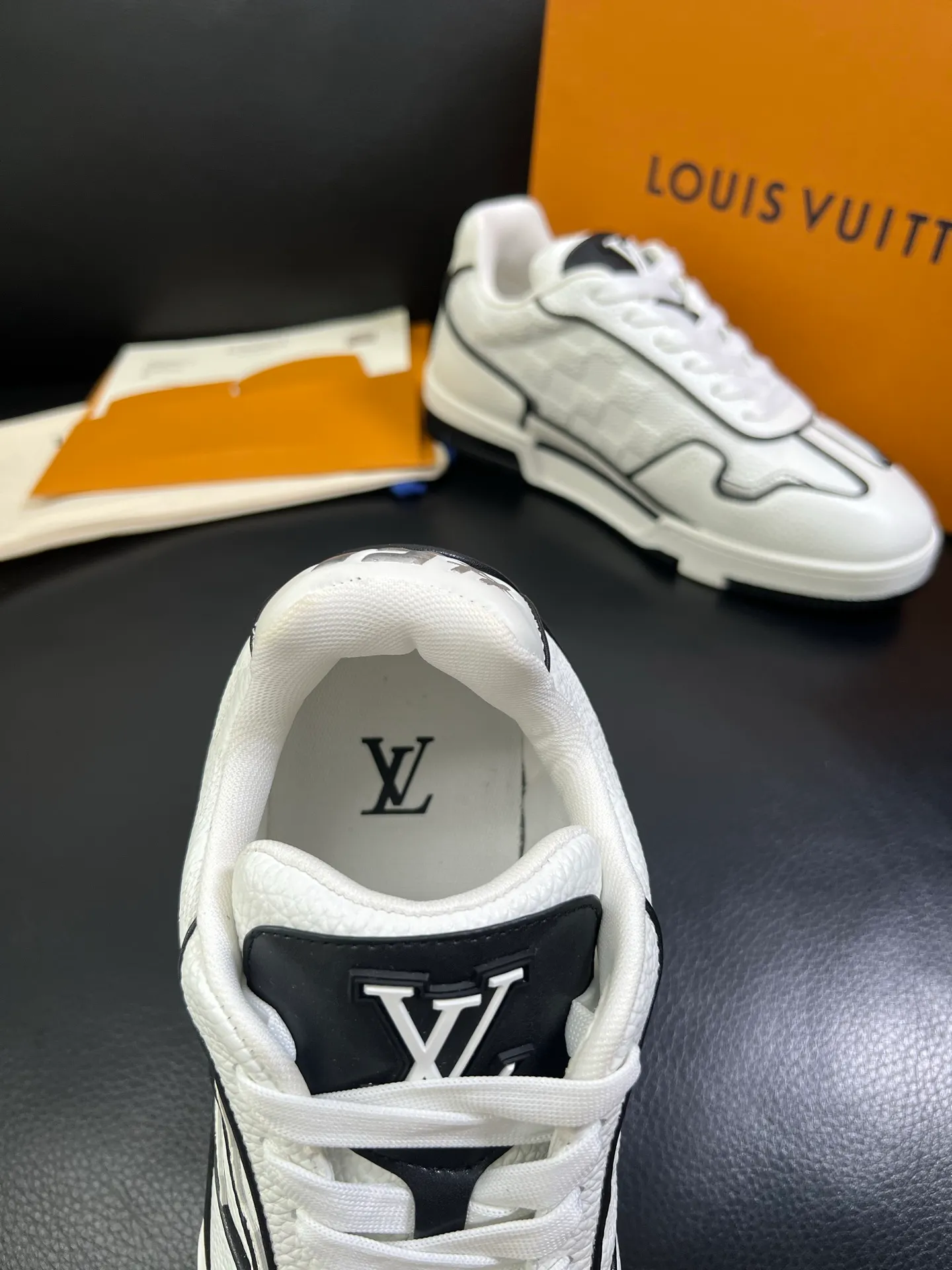 Men's shoes💰840 Lv 🔍Top purchasing agent🇮🇹 Louis Vuitton, the sports sneaker counter is synchronized, the uppers are imported from Italy, high-quality splicing colorful and complex crafts, the imported mesh padding is soft and comfortable, soles: original soles specially provided by the original factory, T men's men's shoes 💰U exclusive movable molded soles are super comfortable, original factory and single goods, 🔍🔍high quality, you can enter and leave the counter at will, welcome to compare, code number 39-44 (customized 38 45) 85878